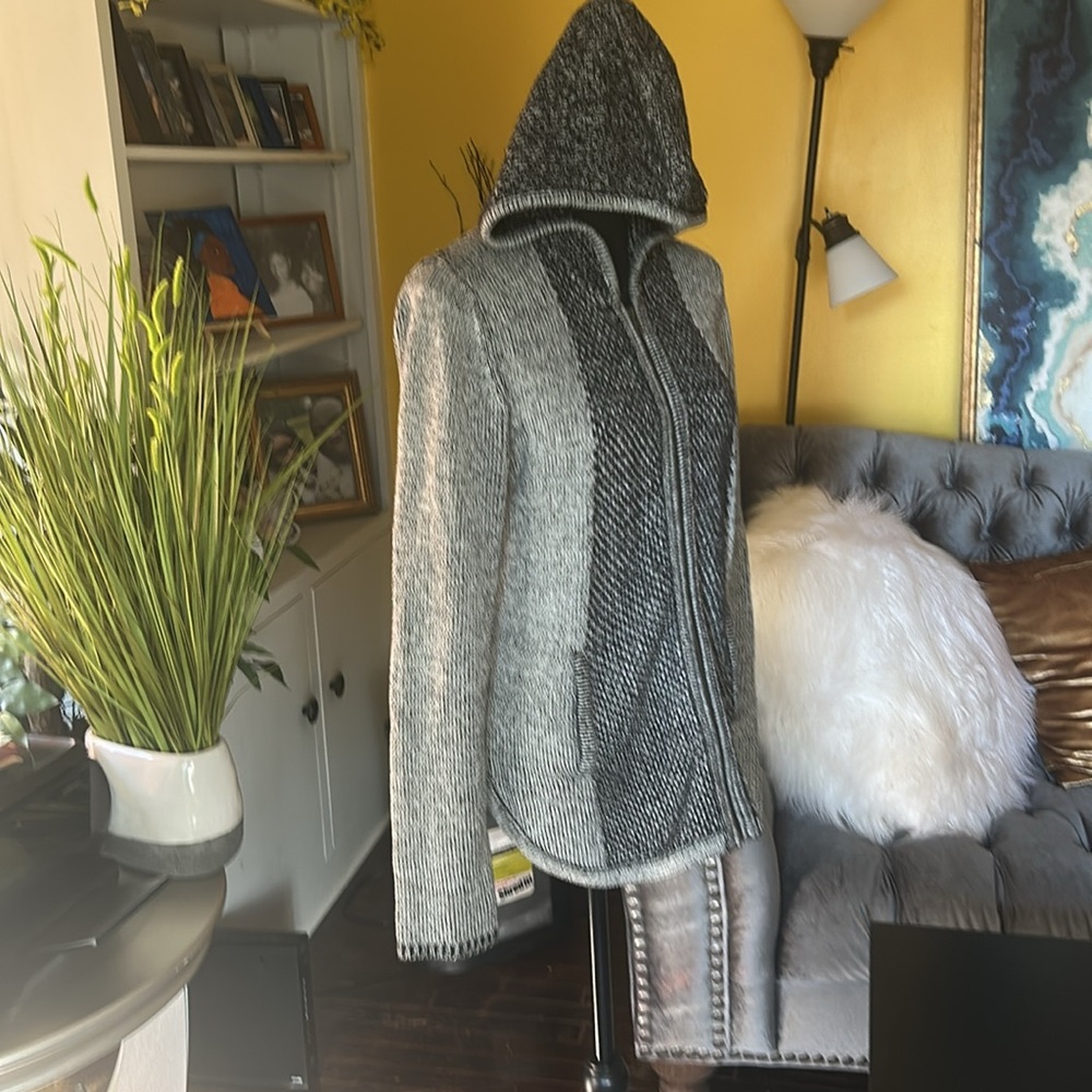 Anthropologie Sparrow Gray Zip Front Hooded Sweater Knit Back Zip Size Medium - Picture 8 of 12